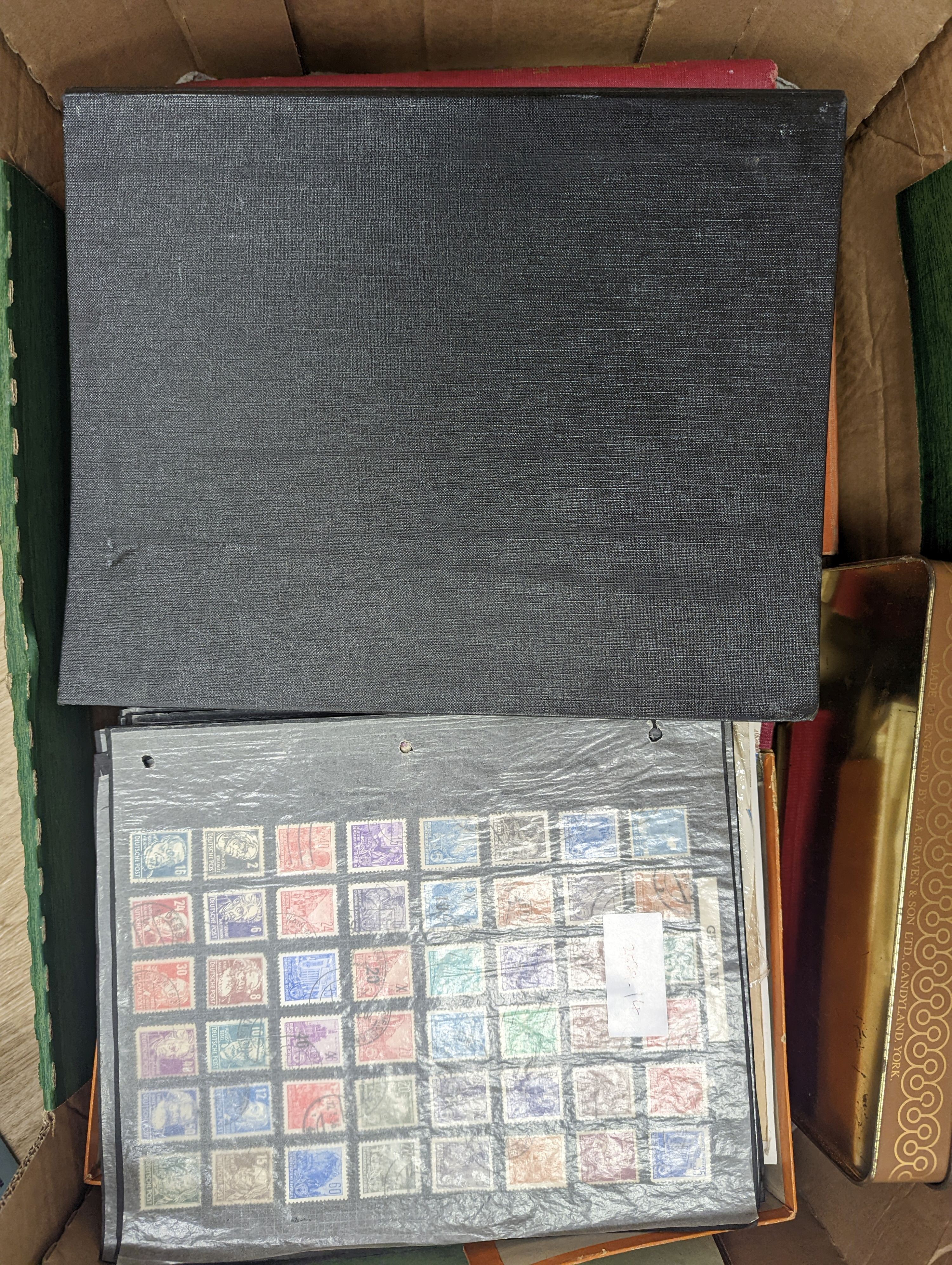 A quantity of loose stamps and albums